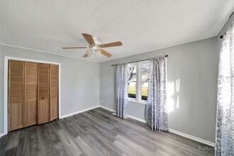 303 S East St in Gardner, IL - Building Photo - Building Photo