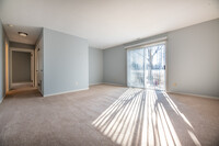 Kellogg Place Apartments in Peoria, IL - Building Photo - Building Photo