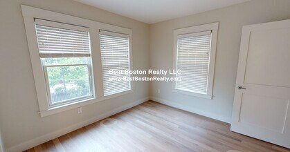 208-210 Banks St. Unit 2, Unit 2 in Cambridge, MA - Building Photo - Building Photo