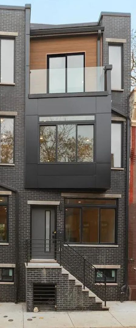 property at 1450 N Dover St