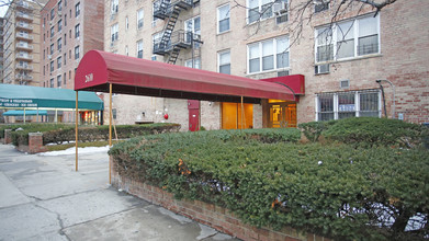 2610 Ocean Pky in Brooklyn, NY - Building Photo - Building Photo