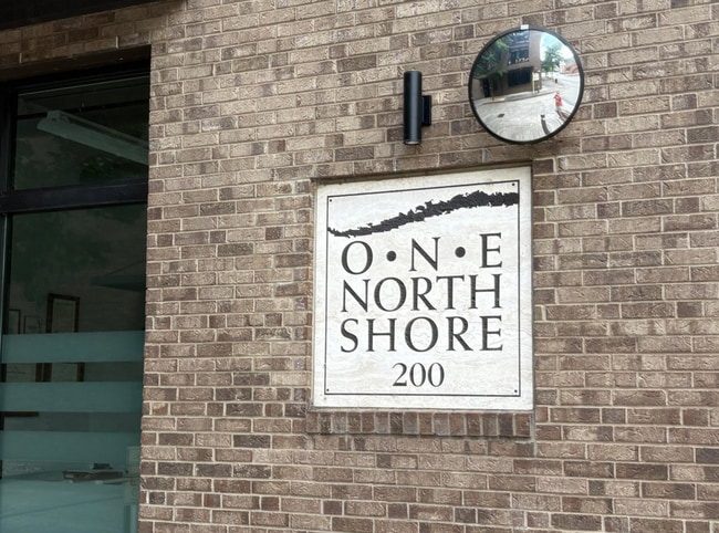 200 Manufacturers Rd in Chattanooga, TN - Building Photo - Building Photo