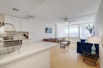 1800 Lavaca St, Unit A-703 in Austin, TX - Building Photo - Building Photo
