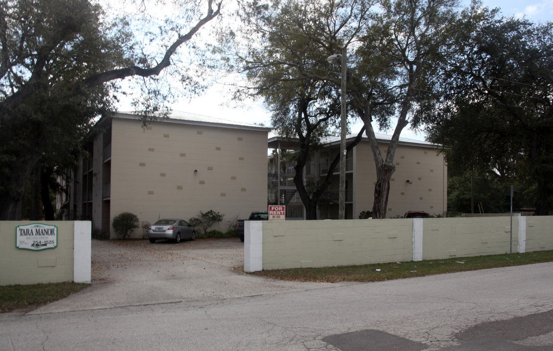 Tara Manor in Tampa, FL - Foto de edificio