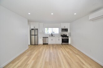 11645 Moorpark St, Unit 11649 in Los Angeles, CA - Foto de edificio - Building Photo