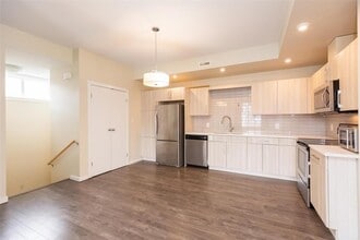 1355-1355 Lee Blvd in Winnipeg, MB - Building Photo - Building Photo