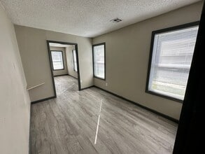 133 NE 2nd St in Moore, OK - Building Photo - Building Photo