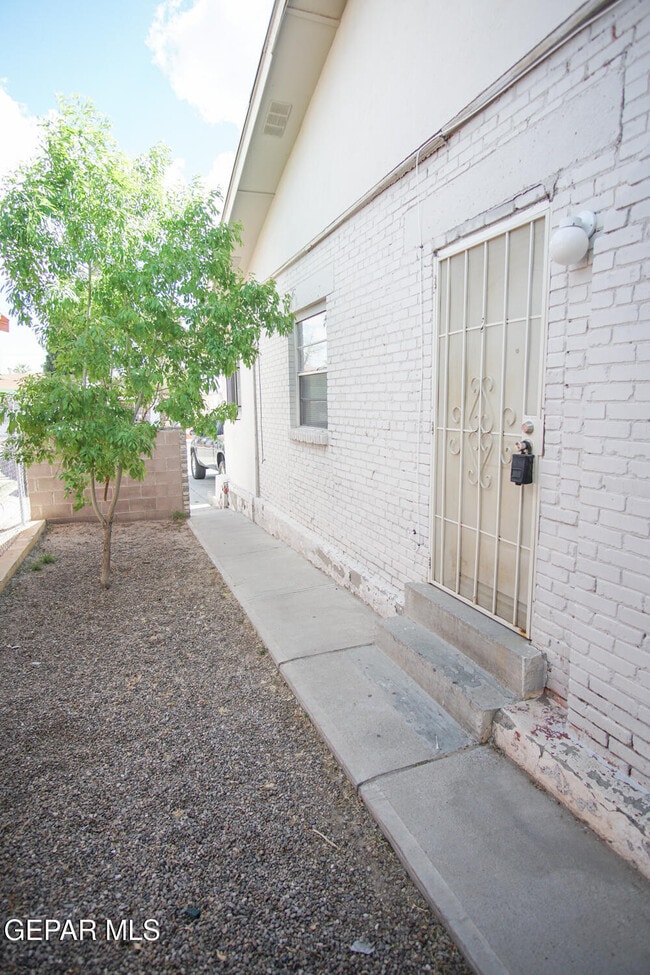 3403 Pershing Dr in El Paso, TX - Building Photo - Building Photo
