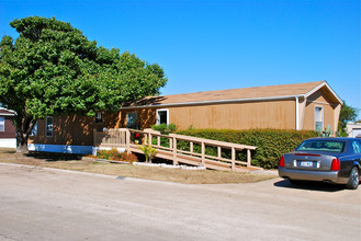 Dynamic in Desoto, TX - Building Photo - Building Photo