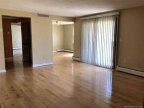 16 Trolley Crossing Ln, Unit 16 in Middletown, CT - Building Photo - Building Photo