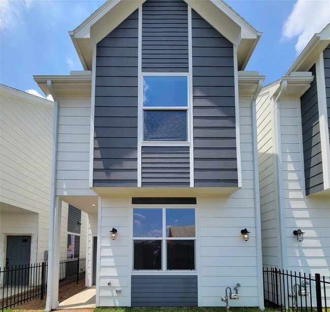 property at 1542 W Tidwell Rd