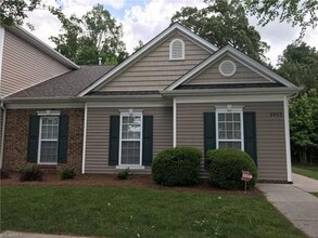 5922 Fox Ridge Ln in Winston-Salem, NC - Building Photo - Building Photo