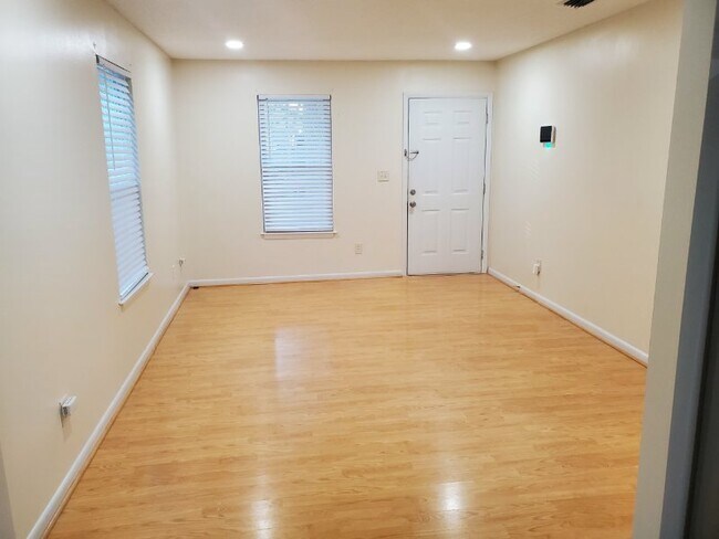 233 Beechwood Ave in Norfolk, VA - Foto de edificio - Building Photo