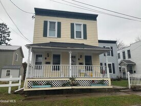 9 James St in Saratoga Springs, NY - Building Photo