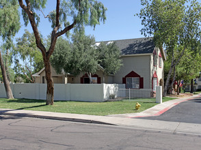 Colonia Apartment Homes - Roger in Tempe, AZ - Building Photo - Building Photo