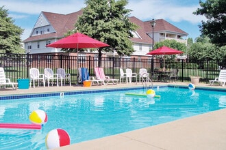 Town & Country Apartments in Urbana, IL - Building Photo - Building Photo