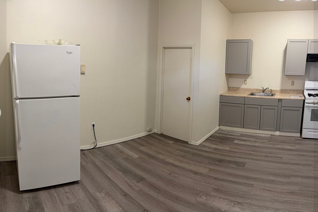 437 3rd St, Unit 437b in Pitcairn, PA - Building Photo