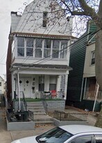 40 Wegman Pkwy in Jersey City, NJ - Building Photo