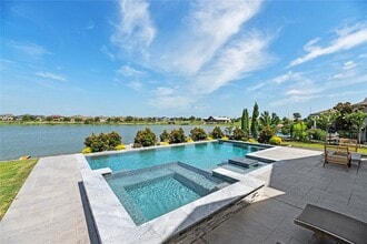 10823 Painted Crescent Ct in Cypress, TX - Foto de edificio - Building Photo