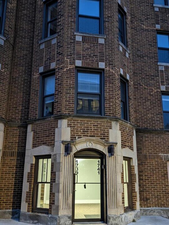 1739 W 80th St in Chicago, IL - Building Photo