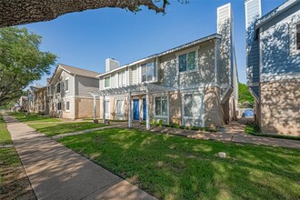 754 Memorial Mews St in Houston, TX - Foto de edificio - Building Photo