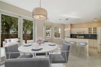 4882 NW 108th Psge in Doral, FL - Building Photo - Building Photo
