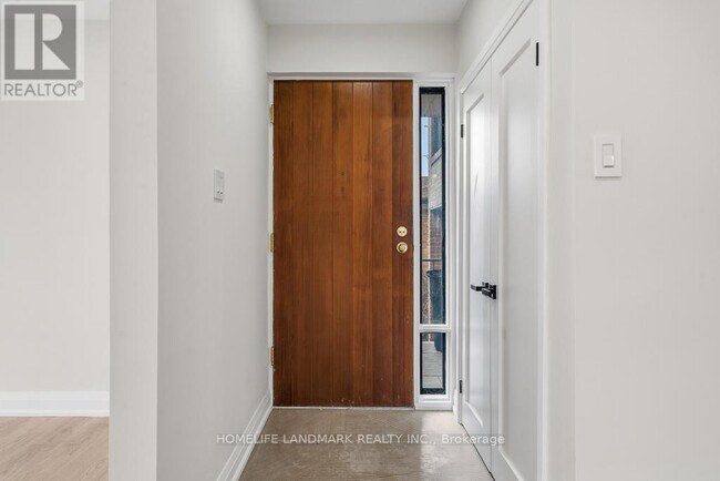 135 Waterloo Ave in Toronto, ON - Building Photo - Building Photo