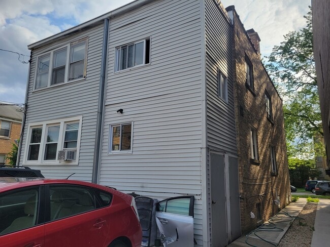 6221 N Albany Ave in Chicago, IL - Building Photo - Building Photo
