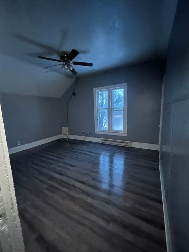 property at 611 W Marion St