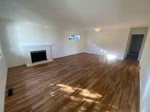 856 Lomita St in Monterey, CA - Building Photo - Building Photo