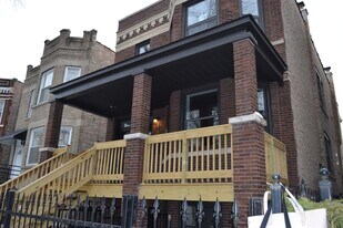 4030 W Kamerling Ave in Chicago, IL - Building Photo
