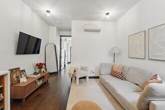 43 Thorne St in Jersey City, NJ - Building Photo - Building Photo
