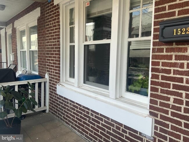 1522 S Myrtlewood St in Philadelphia, PA - Foto de edificio - Building Photo