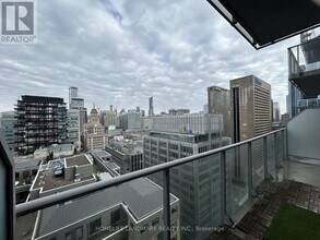 126 Simcoe St in Toronto, ON - Building Photo - Building Photo