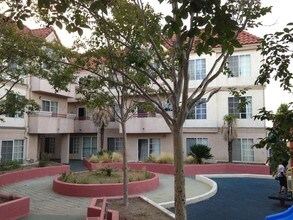 Arlington Rodeo Apartments in Los Angeles, CA - Building Photo - Building Photo