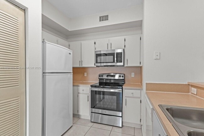 7330 NW 114th Ave in Doral, FL - Building Photo - Building Photo