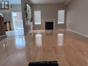 3196 Tim Dobbie Dr in Burlington, ON - Building Photo - Building Photo