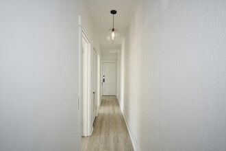 2017 West St, Unit 2 in Munhall, PA - Foto de edificio - Building Photo