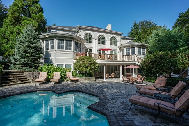 property at 11 Eastwood Ct