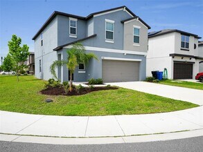 402 Royal Empress Dr in Ruskin, FL - Building Photo - Building Photo