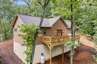 131 Pier Point Dr in Lake Lure, NC - Building Photo - Building Photo