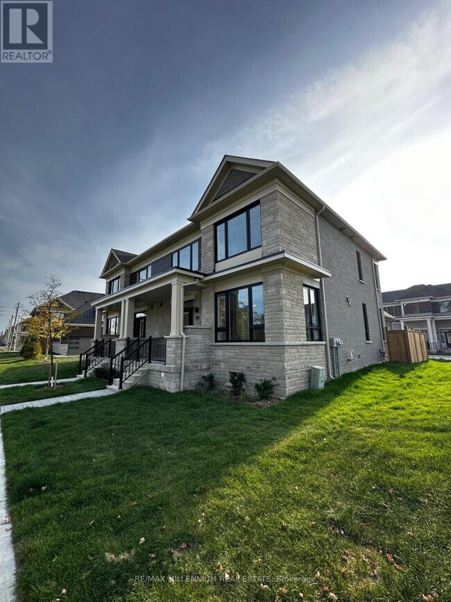 333 Lindsay St N in Kawartha Lakes, ON - Building Photo - Building Photo