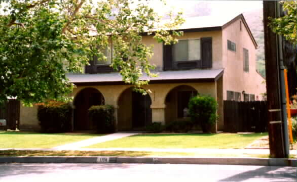 1112-1114 Ojai Rd in Santa Paula, CA - Building Photo - Building Photo