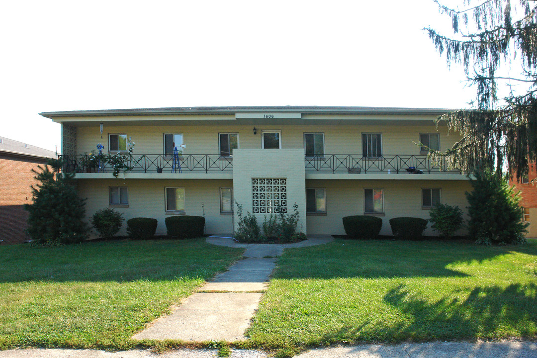 1606 Alexandria Dr in Lexington, KY - Foto de edificio