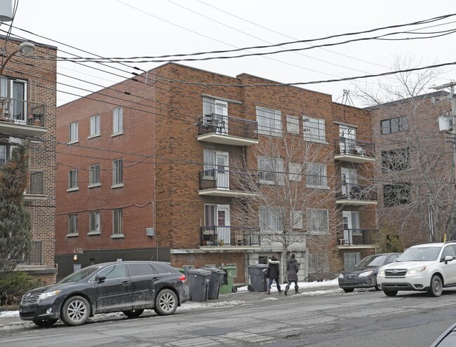 4825 Ste-Catherine
