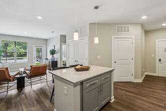 Founders Pointe Apartments in Franklin, IN - Building Photo - Building Photo