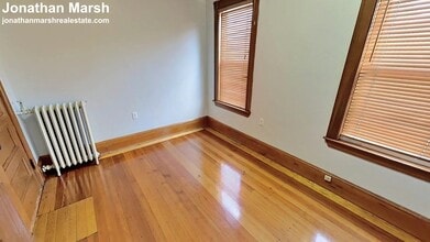 18 Pleasant St, Unit 1 in Boston, MA - Foto de edificio - Building Photo