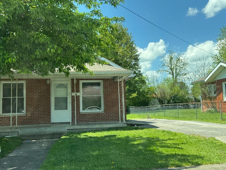2004 Early St in Corbin, KY - Building Photo