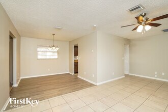 638 NE Larkspur Ln in Port St. Lucie, FL - Building Photo - Building Photo