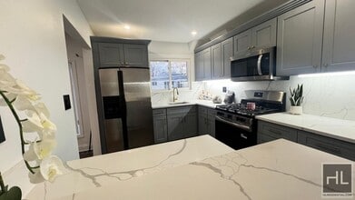 256 STREET, Unit 2 in Queens, NY - Building Photo - Building Photo